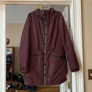 Long nylon jacket shiny maroon